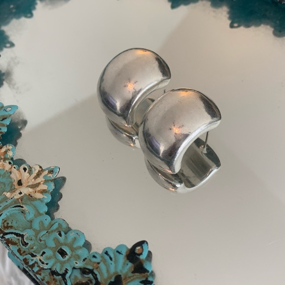 Large .925 Sterling Silver Earring - Picture 5 of 6